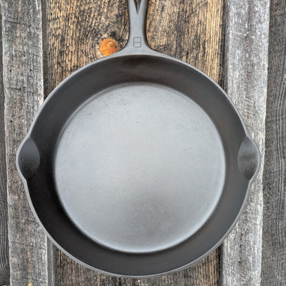 Vintage Griswold #8 Cast Iron Skillet with Small Block Logo and Early Handle 704 F