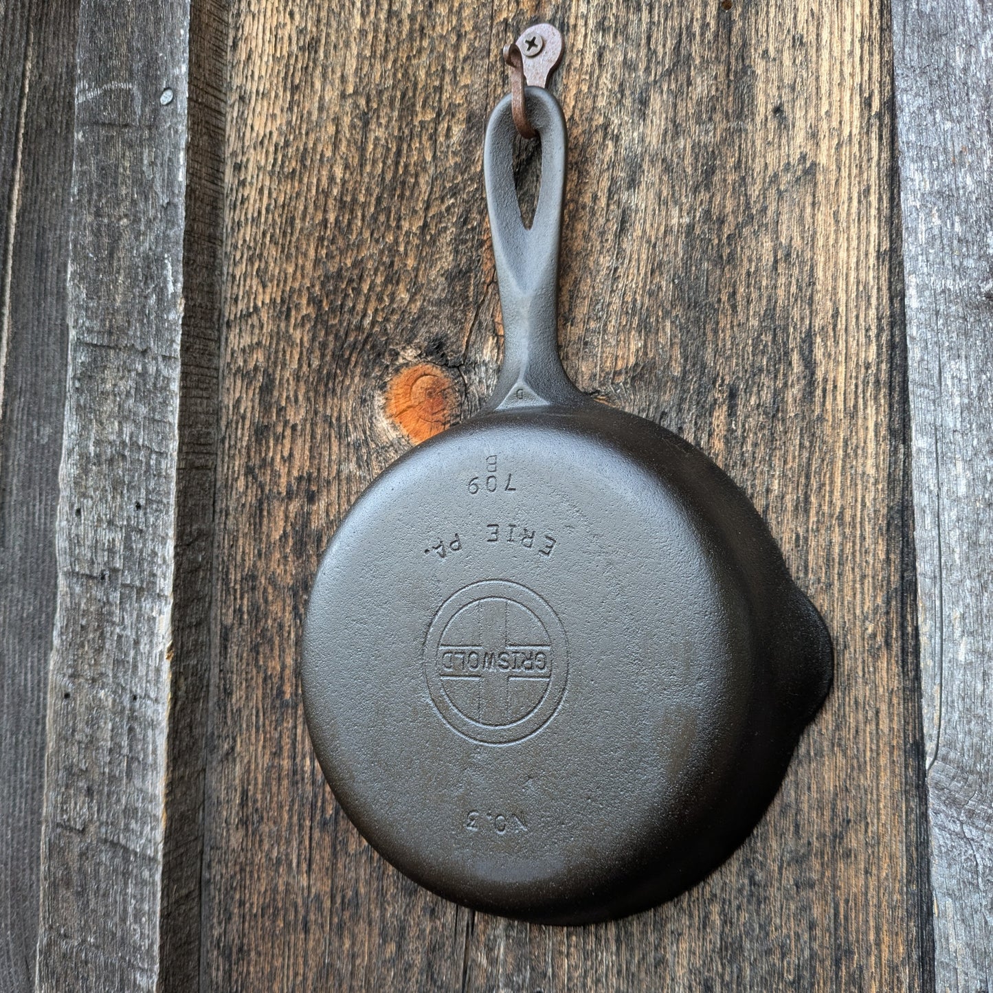 Griswold #3 Cast Iron Skillet 709 B Small Block Logo and Late Handle