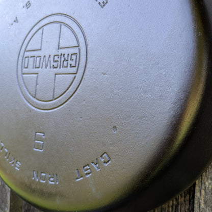 Vintage Griswold #9 Cast Iron Skillet Large Block Logo 710