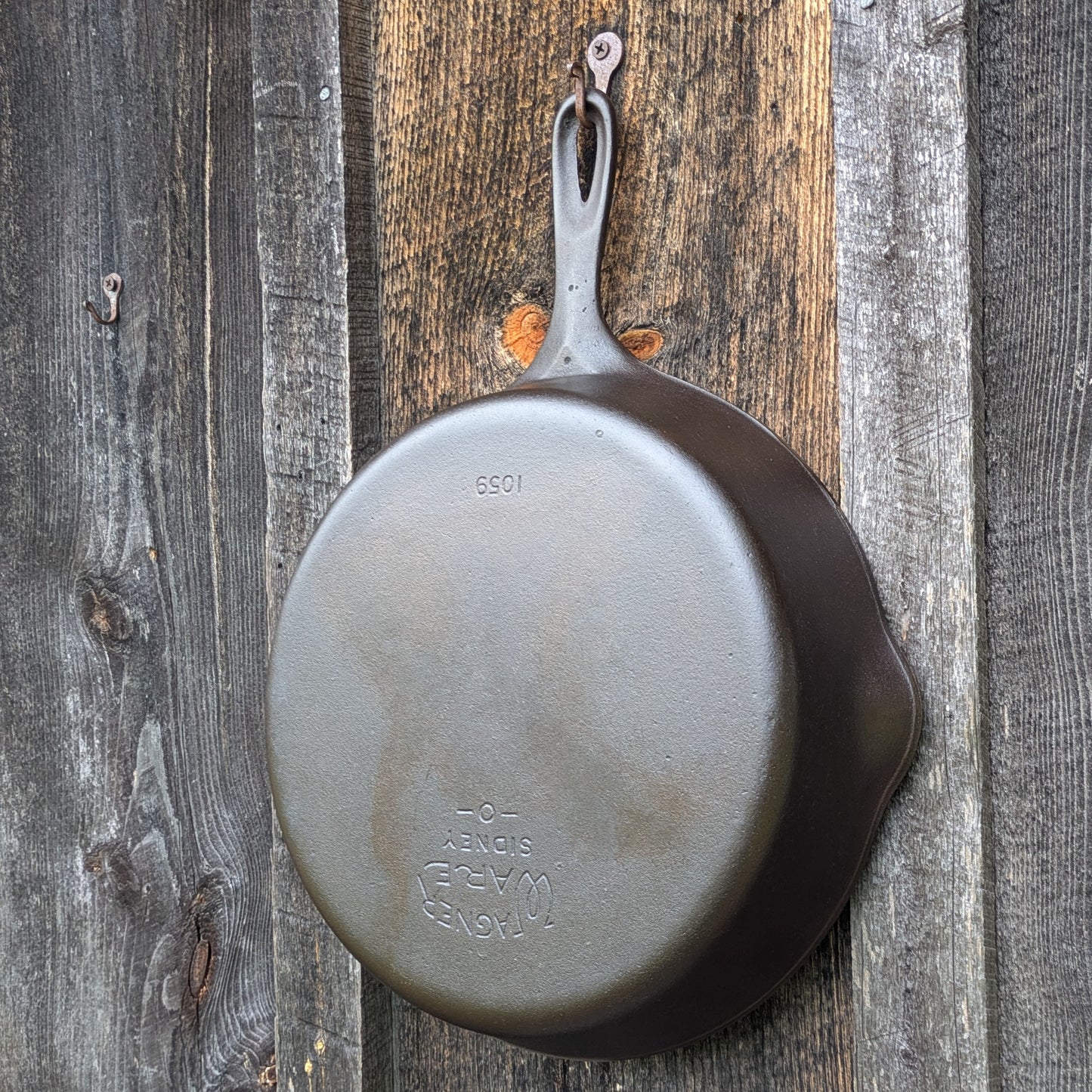 Vintage Wagner Ware #9 Cast Iron Skillet 1059