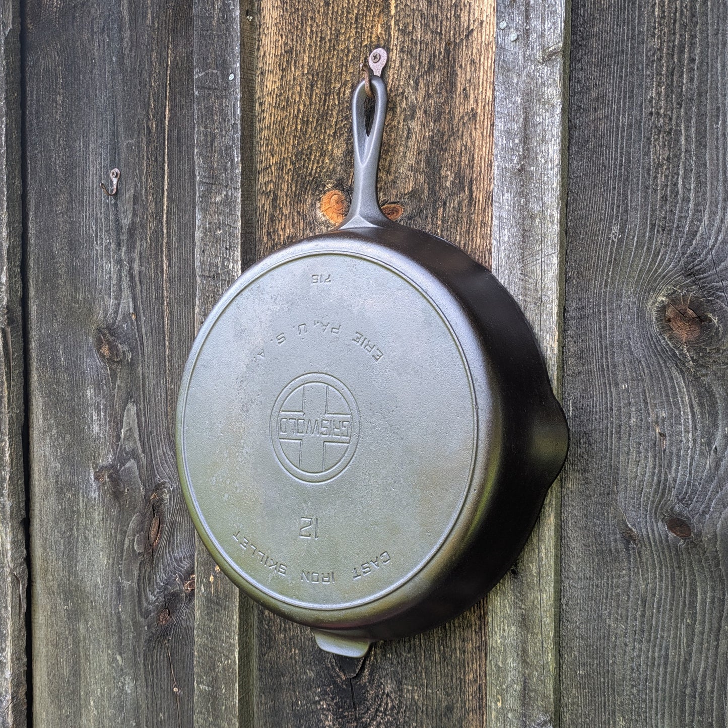 Griswold #12 Large Cast Iron Skillet with Large Block Logo and Heat Ring 719