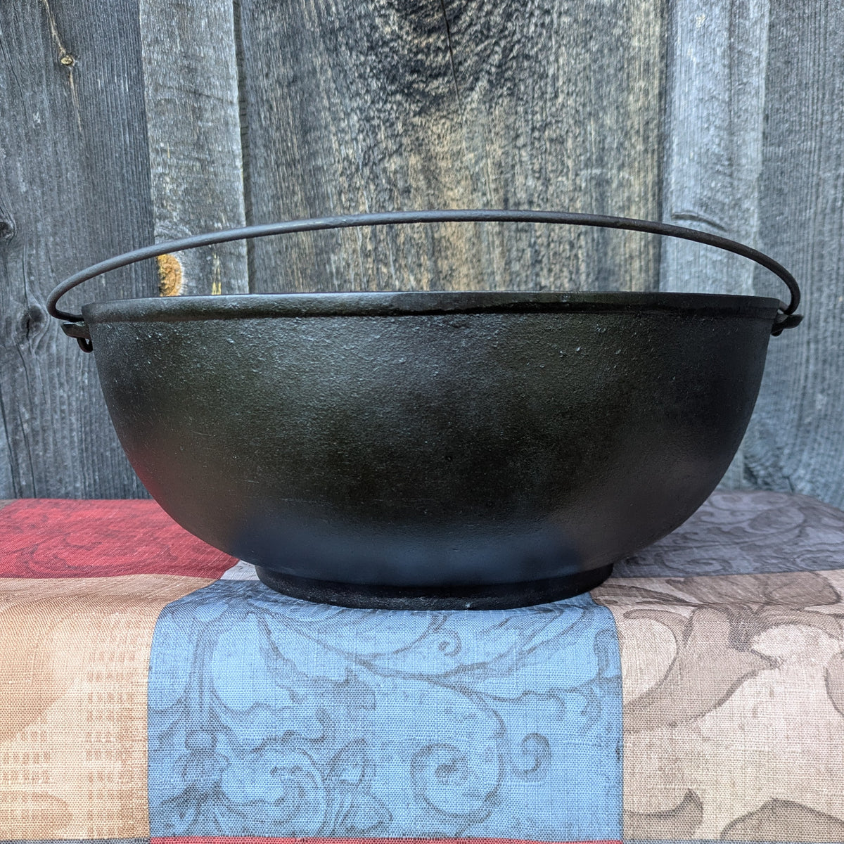 Wagner Ware Scotch Bowl #4 with Arc Logo