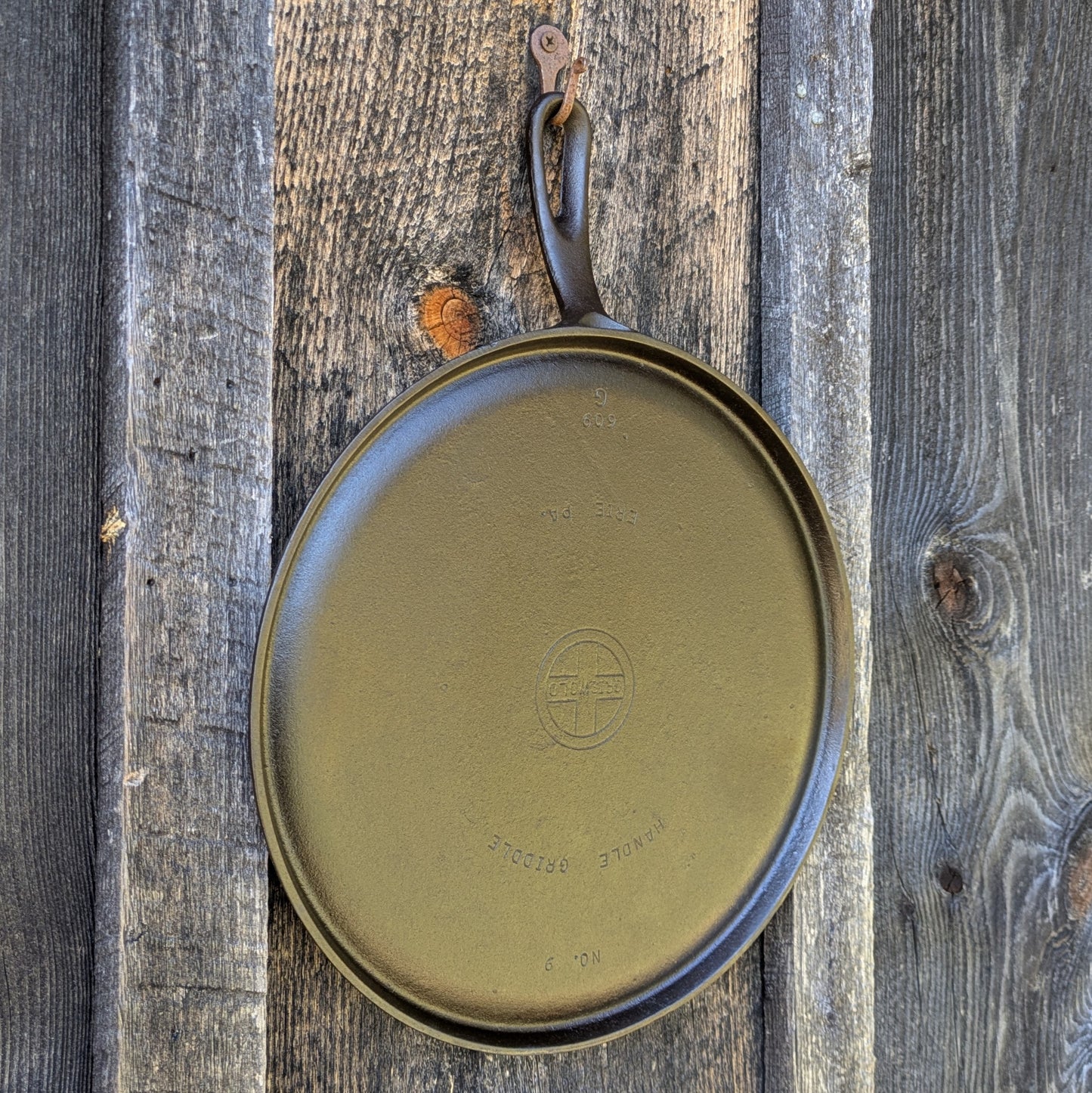 Griswold #9 Handle Griddle Cast Iron Skillet 609 G Small Block Logo