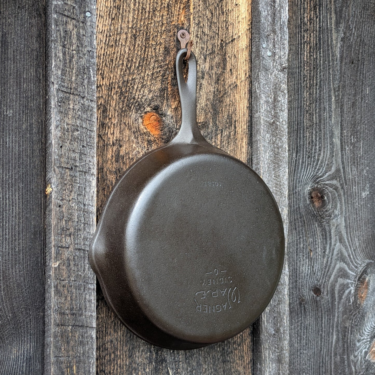 Wagner Ware #8 Cast Iron Skillet 1058 with Self Basting Lid