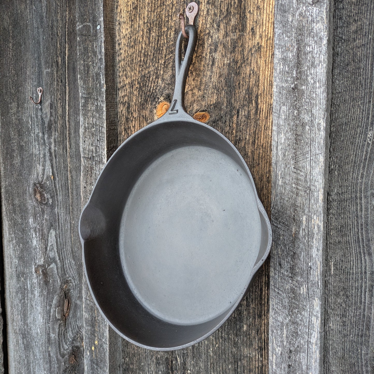 Antique Raised Number No Notch Lodge #7 Cast Iron Skillet