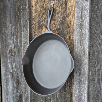 Antique Raised Number No Notch Lodge #7 Cast Iron Skillet