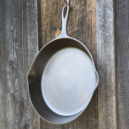 Vintage Griswold #8 Slant EPU Cast Iron Skillet 704 M