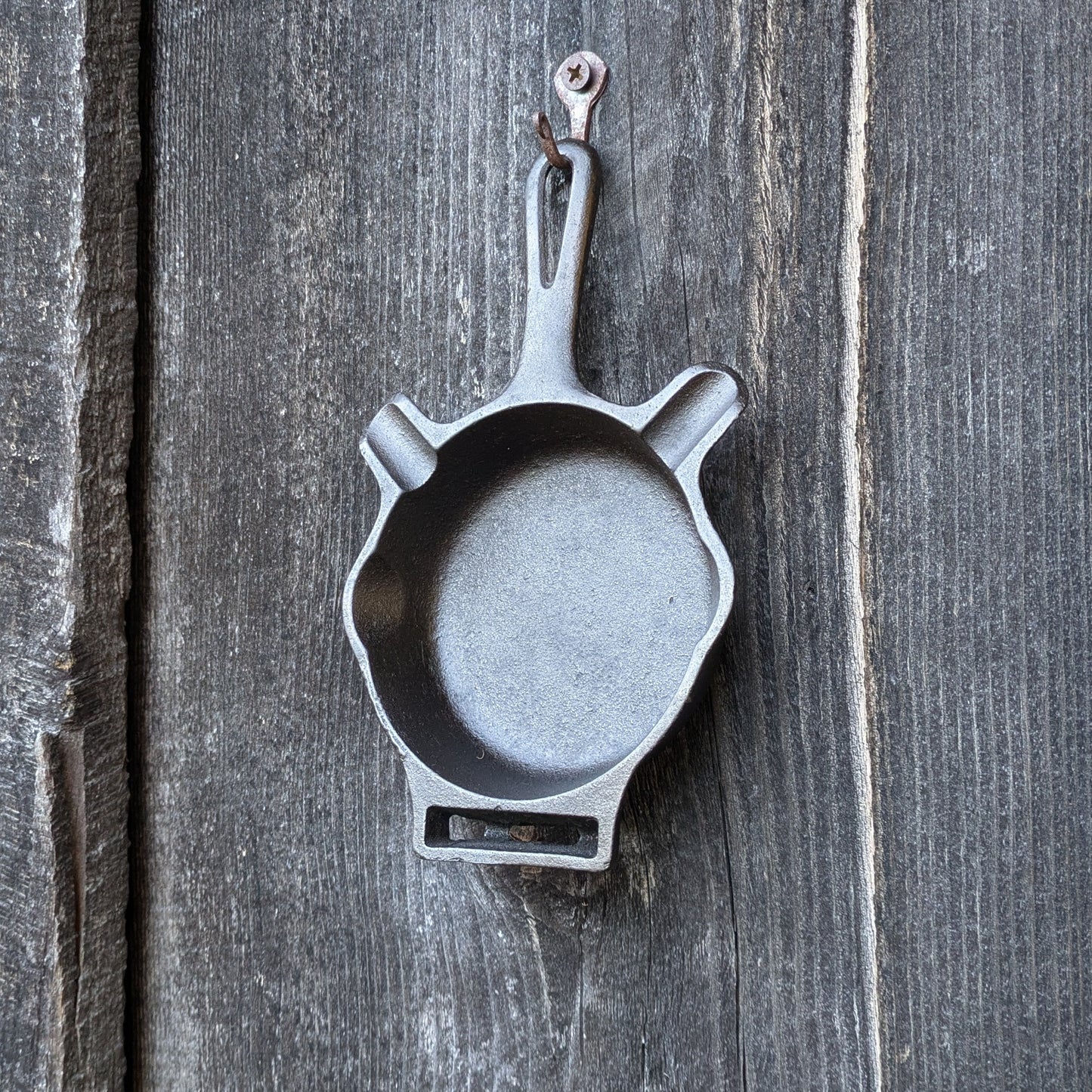 Griswold 570 Cast Iron Ashtray Size 00