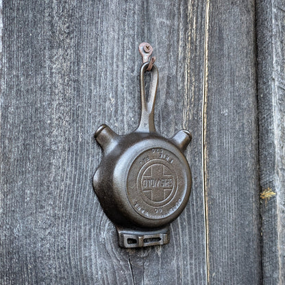 Griswold 570 Cast Iron Ashtray Size 00