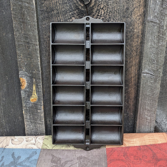 Wagner Ware Style D Cast Iron New England Roll Gem Pan