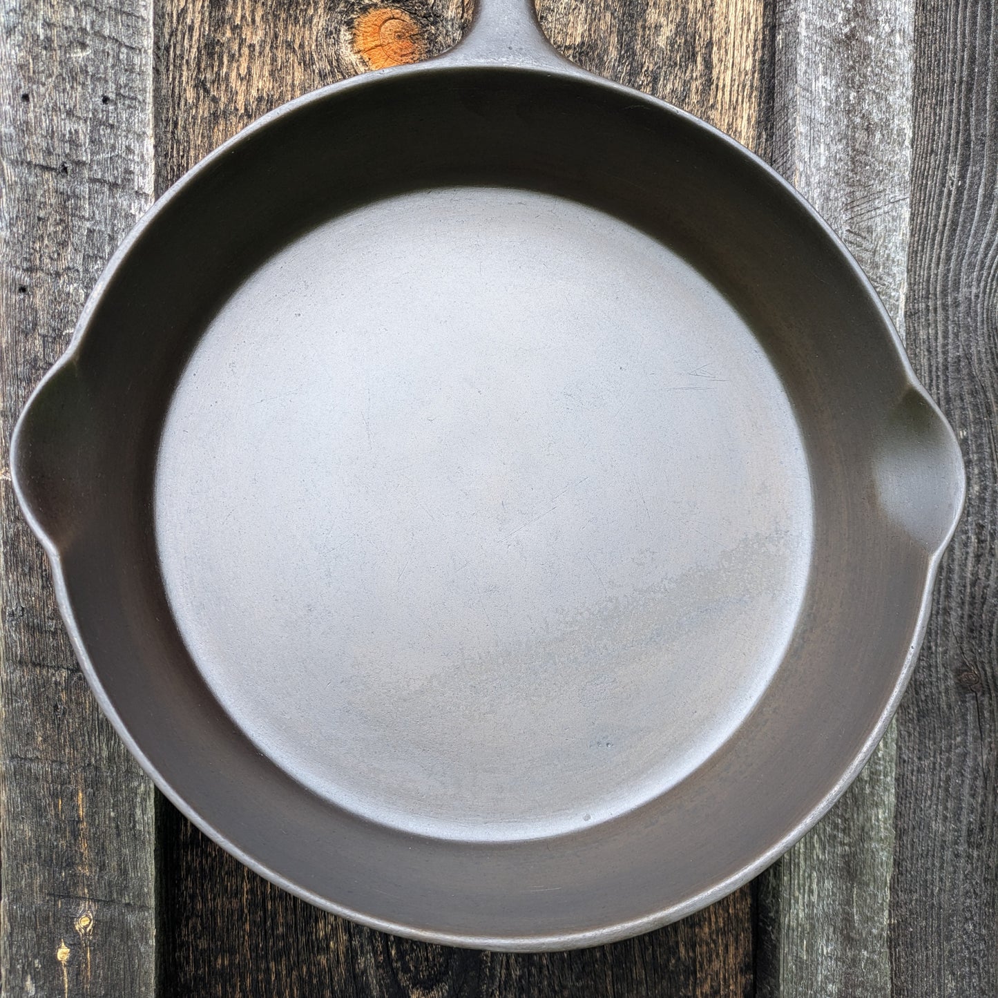 Antique Wagner Ware Arc/Straight Logo #9 Cast Iron Skillet