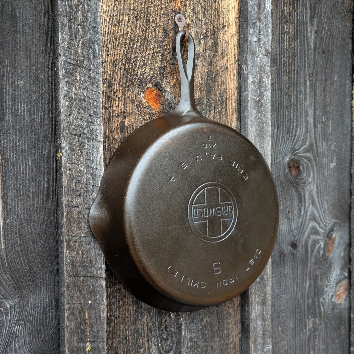 Vintage Griswold #9 Cast Iron Skillet Large Block Logo 710