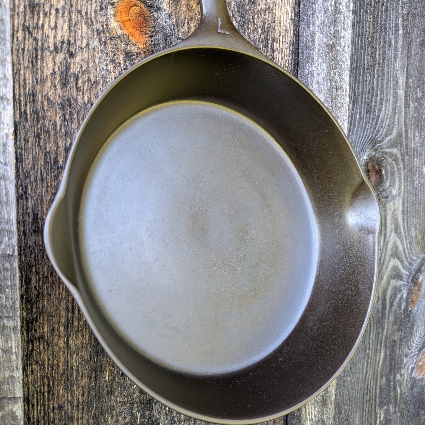 Vintage 1920's Wagner Ware Centered Logo 7 1057 B