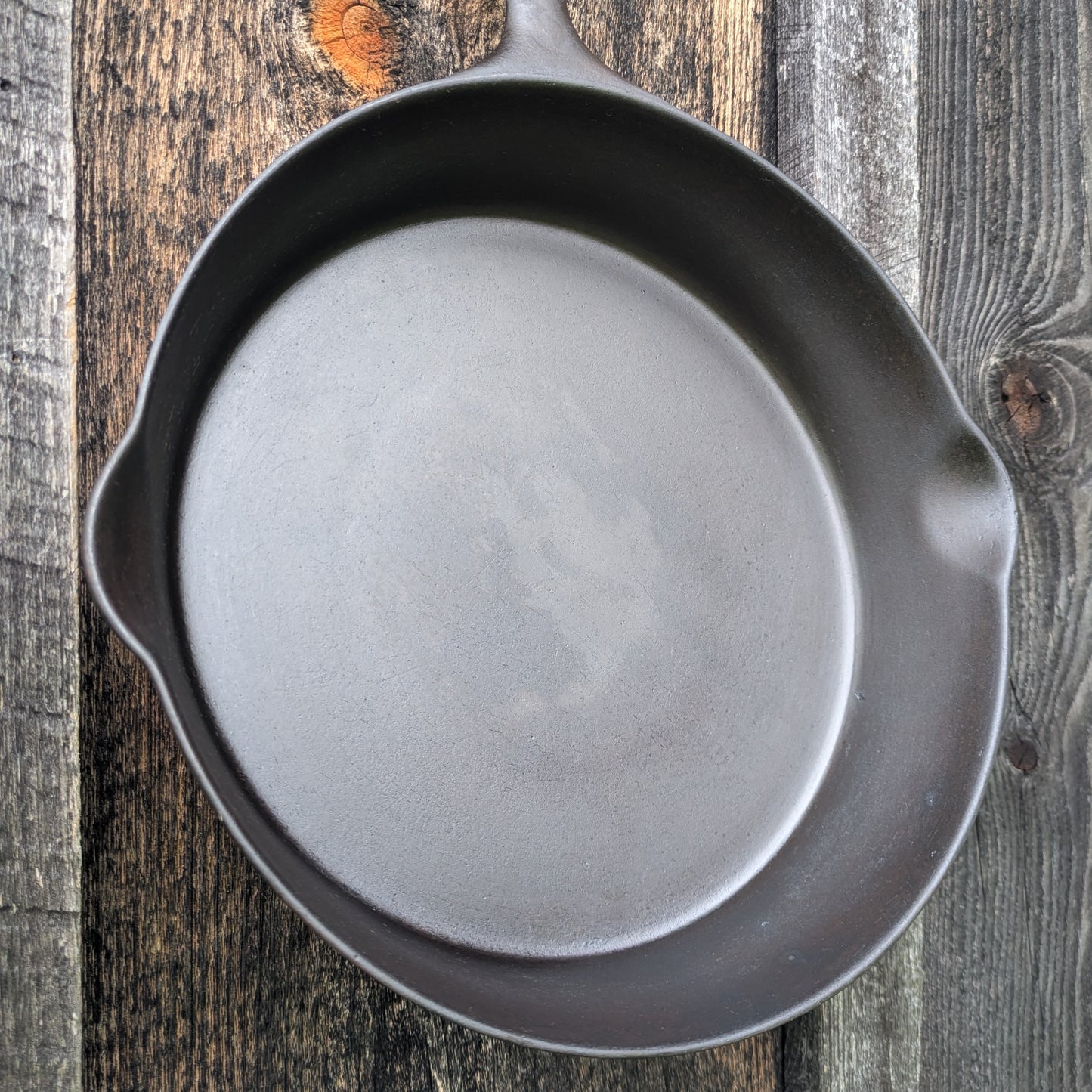Wagner Ware #8 Cast Iron Skillet with Double Arc Logo and Heat Ring