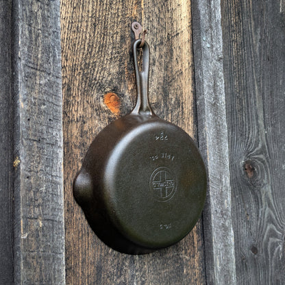Vintage Griswold #5 Cast Iron Skillet with Small Block Logo and Grooved Handle 724 K
