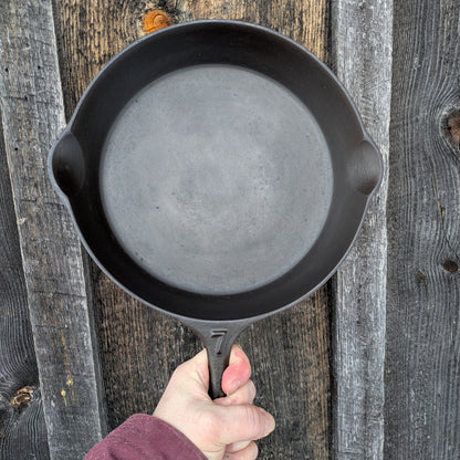 Antique Raised Number No Notch Lodge #7 Cast Iron Skillet