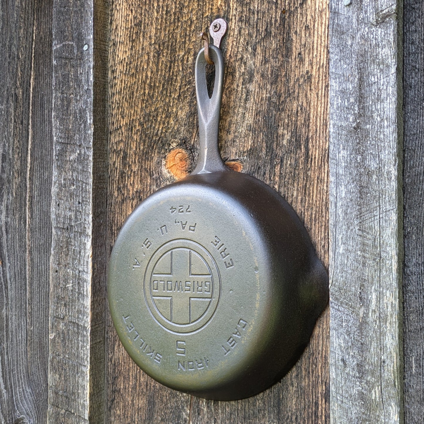 Griswold #5 Cast Iron Skillet with Large Block Logo and Smooth Bottom 724