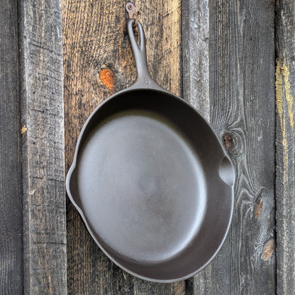 Vintage Wagner Ware #9 Cast Iron Skillet 1059