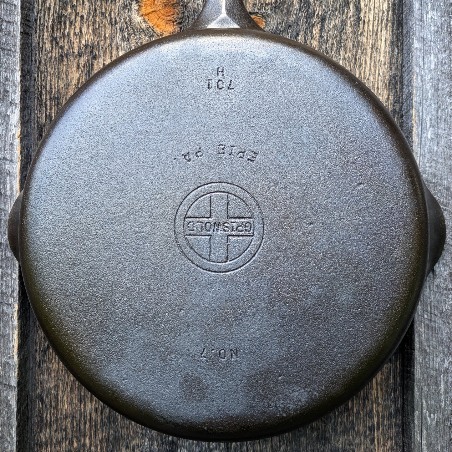 Vintage Griswold #7 Cast Iron Skillet with Small Block Logo and Late Handle 701 H