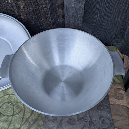 Vintage Magnalite Bun Warmer or Casserole Dish 4052. Complete Set with Lid and Trivet