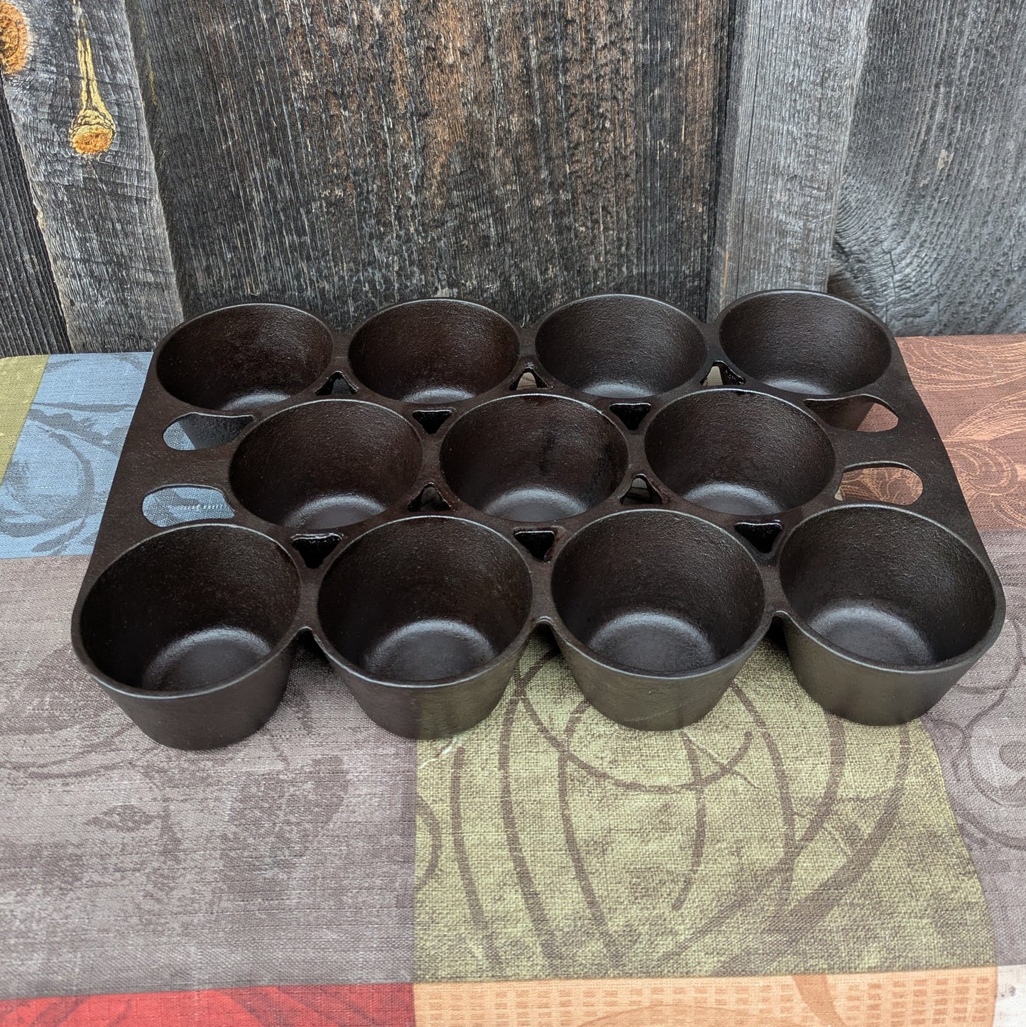 Griswold No. 10 Popover or Muffin Pan 948 A, Variation 11