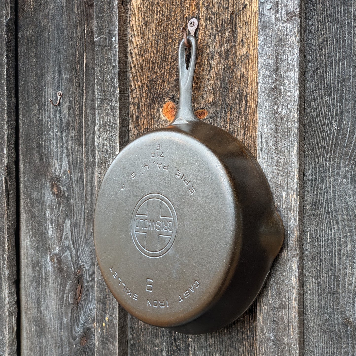 Vintage Griswold #9 Cast Iron Skillet Large Block Logo 710