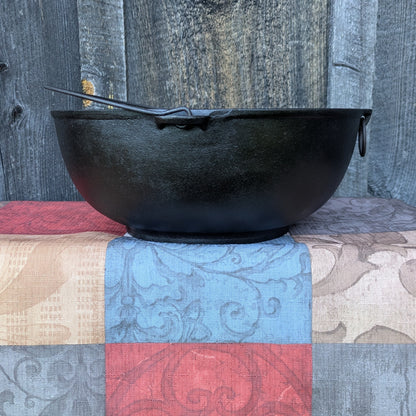 Wagner Ware Scotch Bowl #4 with Arc Logo