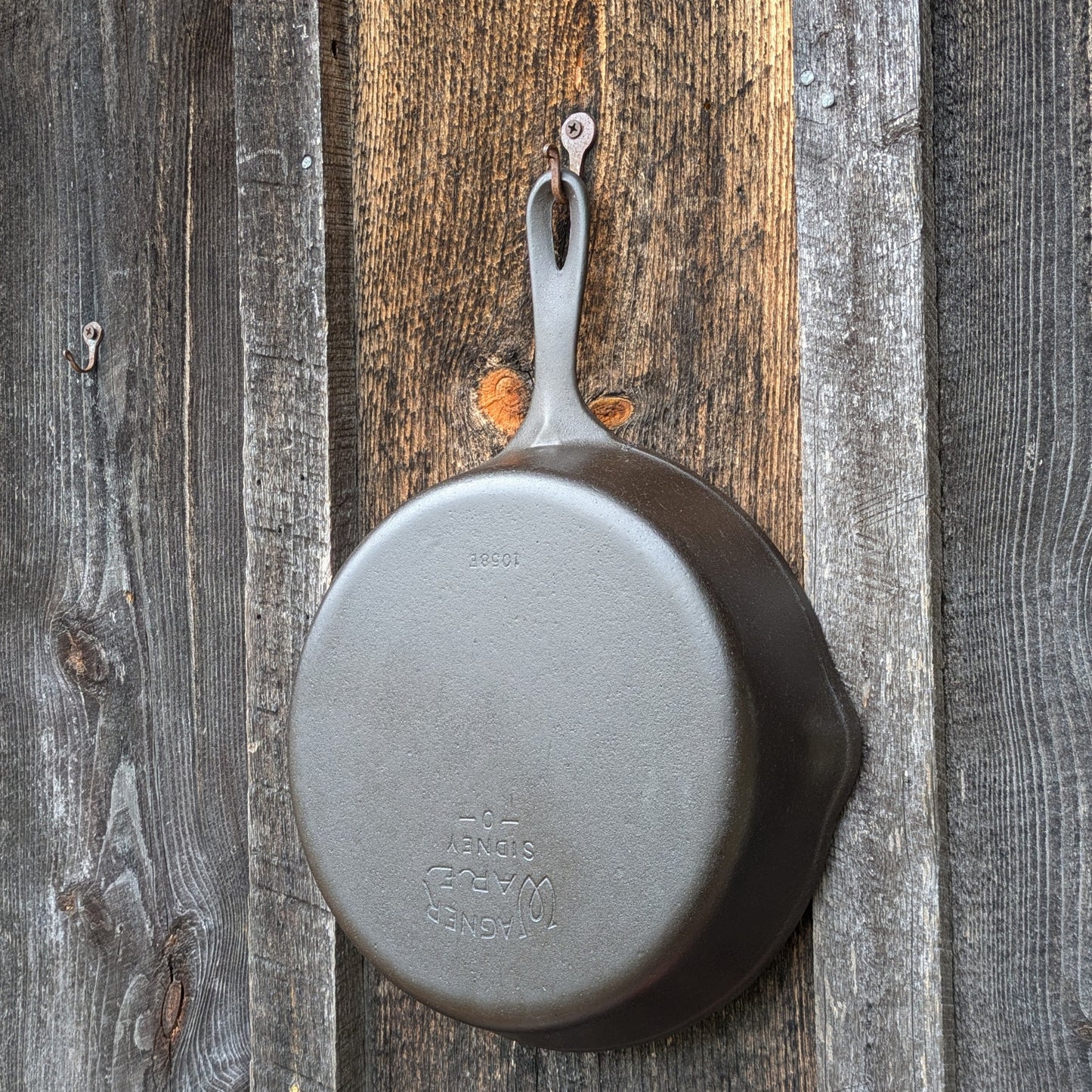 Wagner Ware #8 Cast Iron Skillet 1058 with Self Basting Lid