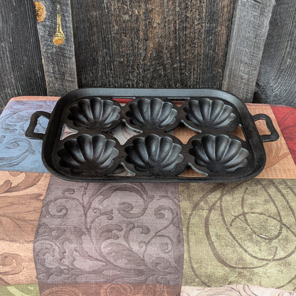 Antique Gatemarked Cast Iron Turk's Head Gem Pan