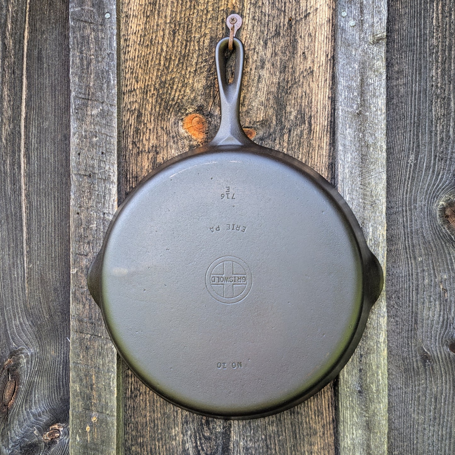 Griswold #10 Cast Iron Skillet with Small Block Logo & Late Handle 716 E