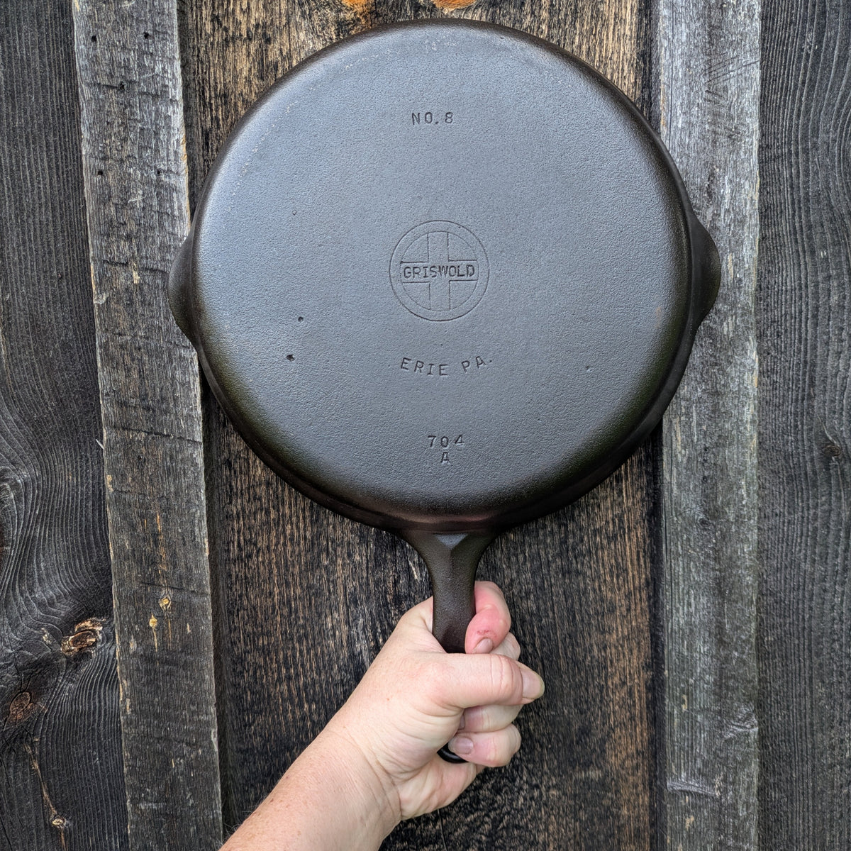Vintage Griswold #8 Cast Iron Skillet with Small Block Logo and Late Handle 704 A