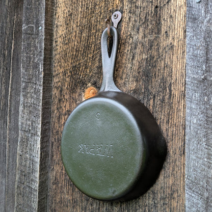 Antique Wapak #3 Taper Logo Cast Iron Skillet