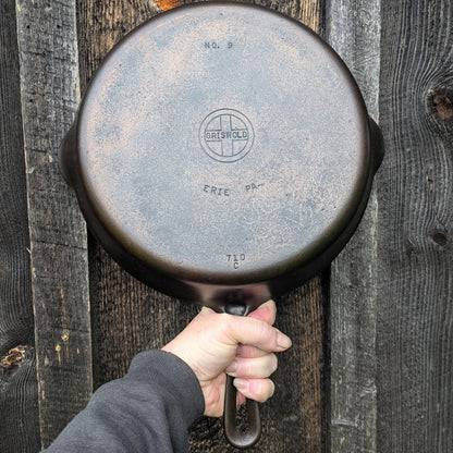 Griswold #9 Cast Iron Skillet with Small Block Logo and Grooved Handle 710 C