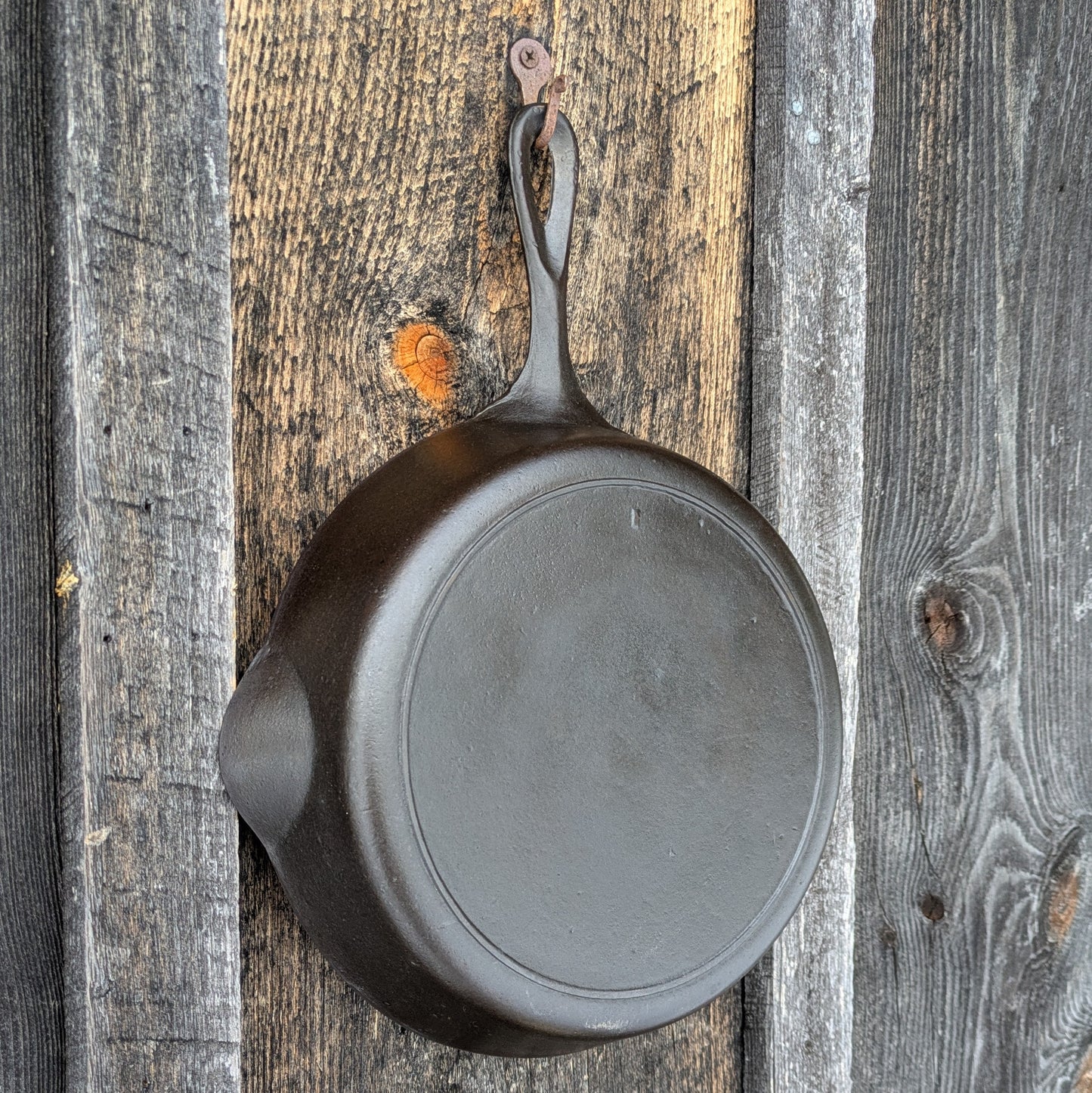 Antique Raised Number No Notch Lodge #7 Cast Iron Skillet