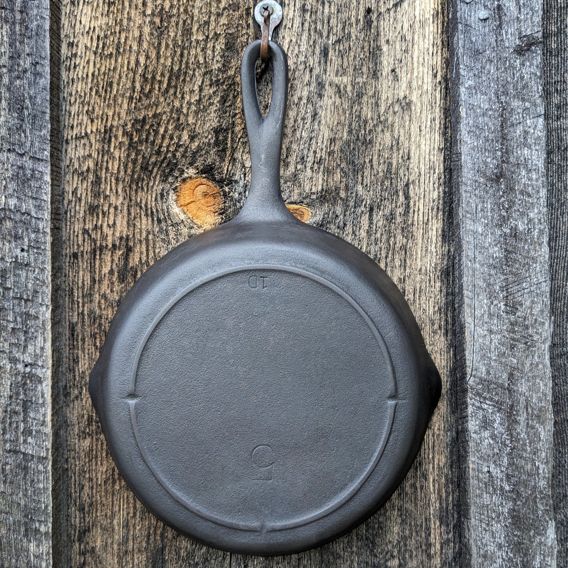 Lodge cast iron skillet With Lid Number 10 ,3 notch with made in the USA